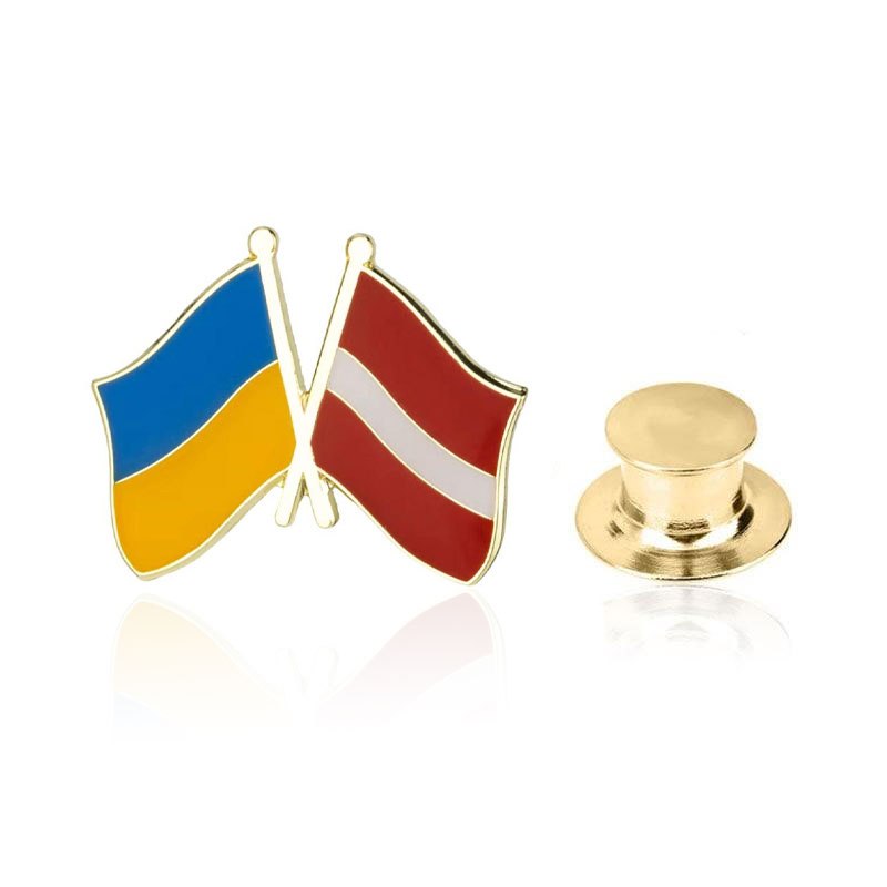 Значок Прапори Україна-Латвія різнокольоровий